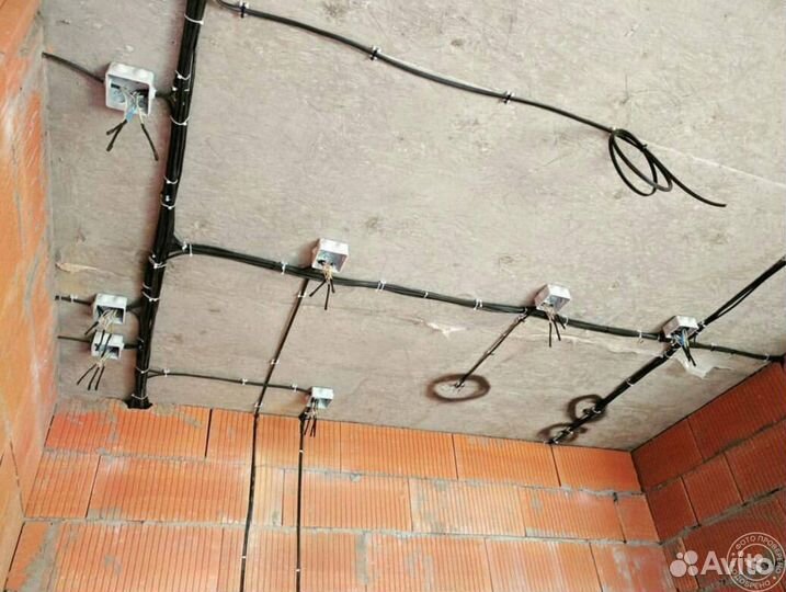 Прокладка кабеля в помещении(электрики,стаж 6лет)