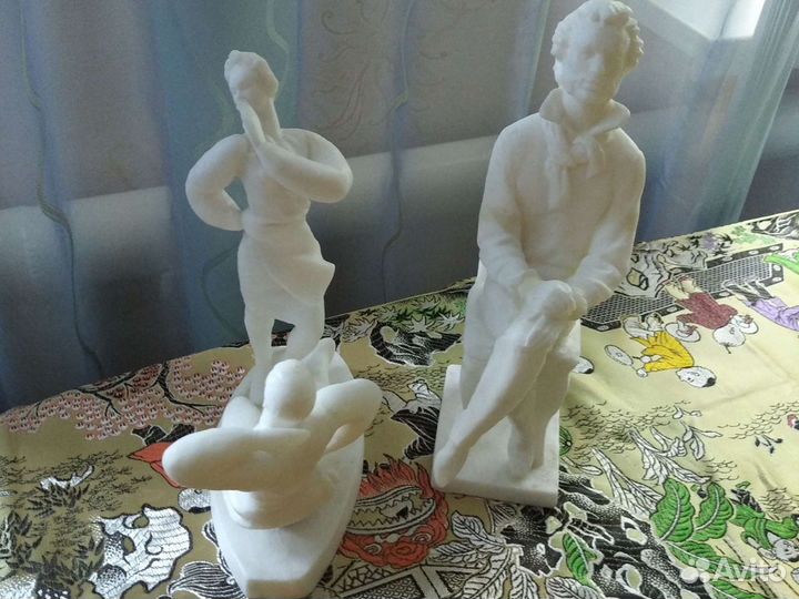 Статуэтка фарфор Ленин с книгой и Рыбка набор