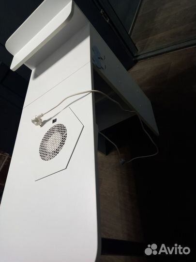 Маникюрный стол складной с вытяжкой