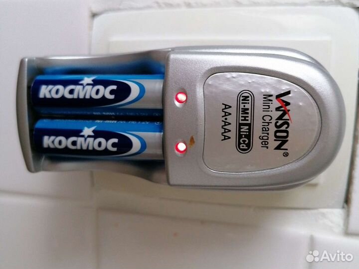 Зарядное для акб и 2 аккумулятора