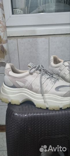 Кроссовки женские 38 размер бу
