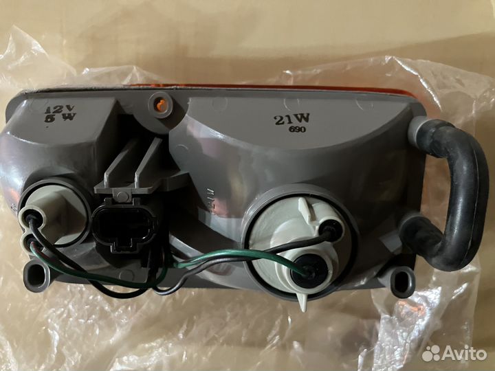 Продам поворотник левый на ниссан патрол