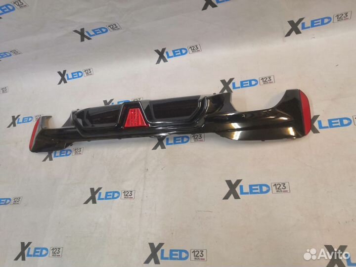 Диффузор G30 M5 CS F90 стиль с фонарем глянец