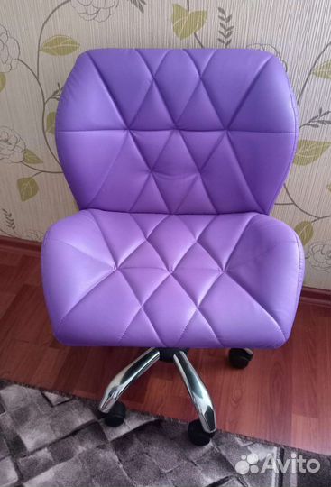 Кресло для мастера маникюра