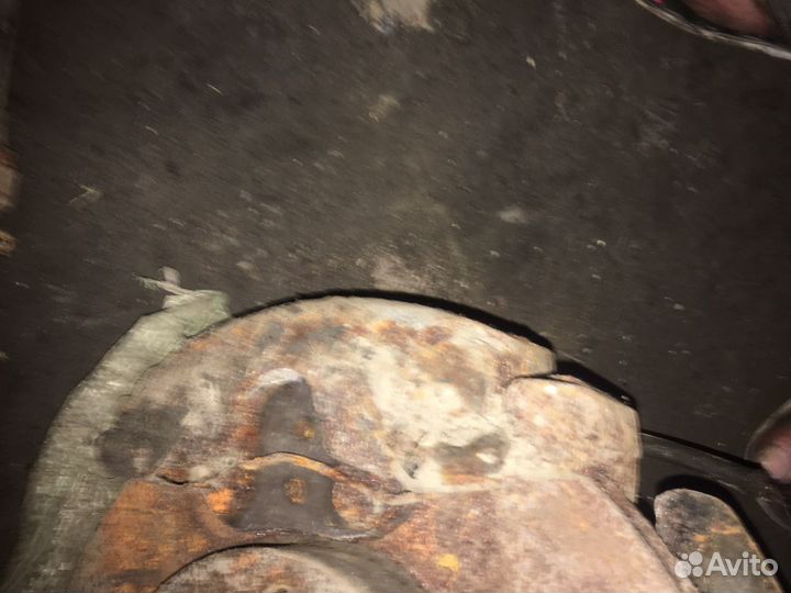 Суппорт передний левый Nissan Cefiro (A33)