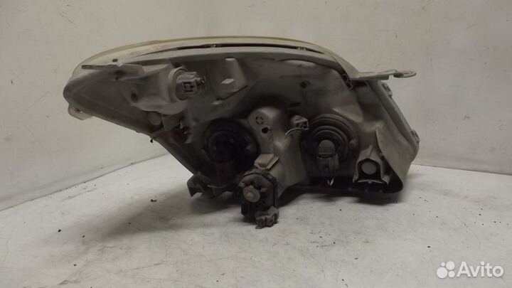 Фара передняя Toyota Corolla Verso E121 2002 год