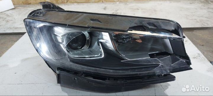 Фара галогеновая передняя правая Geely Atlas PRO