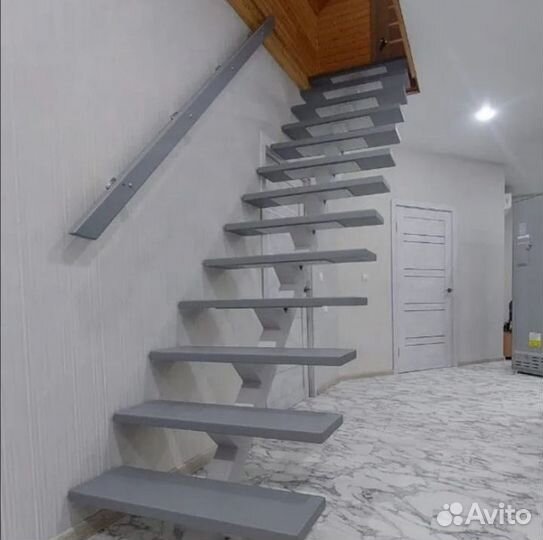 Лестница на металлокаркасе