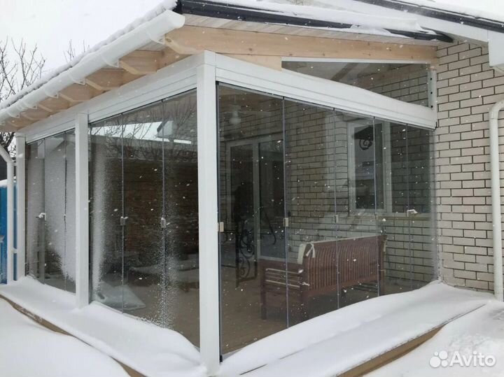 Безрамное остекление веранд беседок и террас