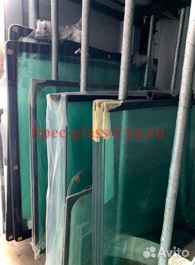 Стекло правое форточка на Bucher CityCat 1000
