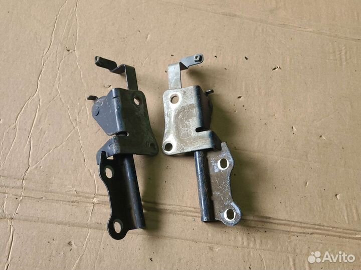 Петля капота правая (левая) Kia Spectra LD S6D