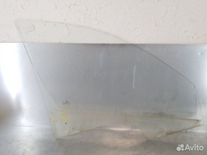 Стекло двери передней левой Skoda Octavia (A5 1Z)