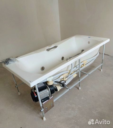 Ванна джакузи с гидромассажем