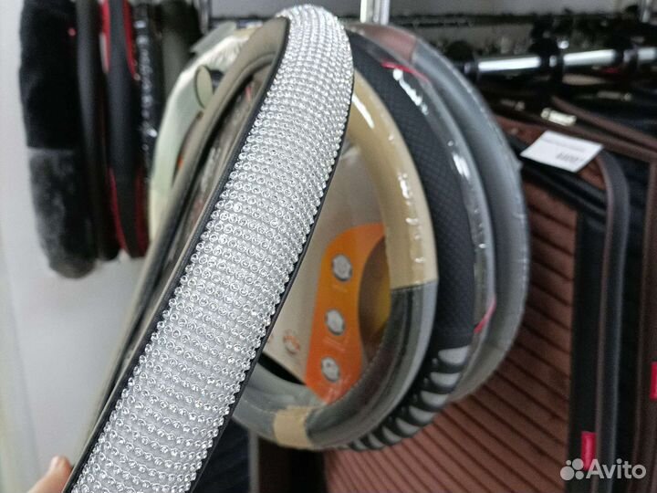 Оплетка на руль со стразами