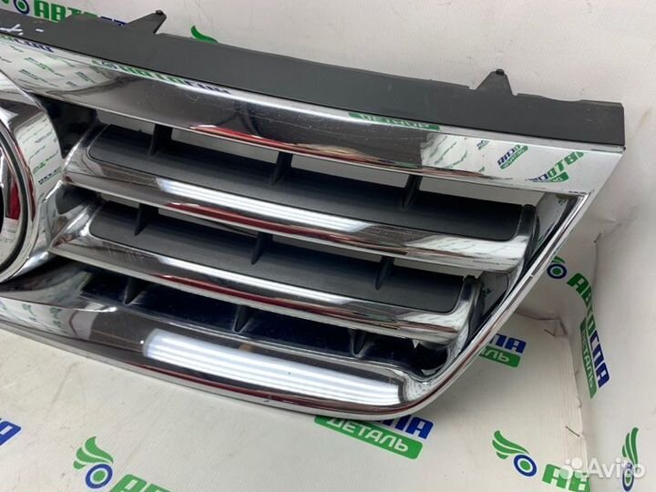 Решетка радиатора передняя Volkswagen Touareg