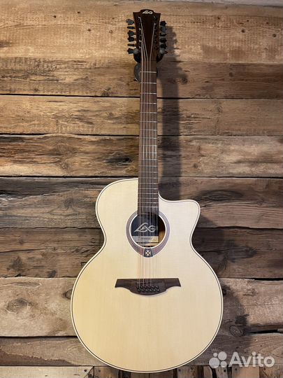 Гитара Двенадцатиструнная, массив. с подключкой