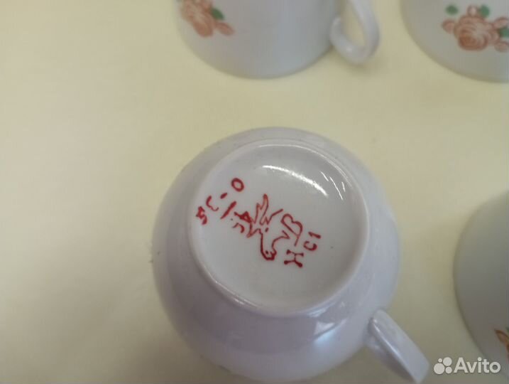 Фарфоровые чашки кофейные