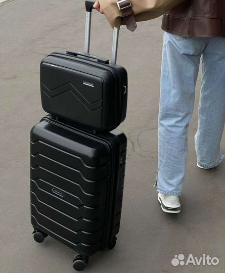 Чемодан ударопрочный новый