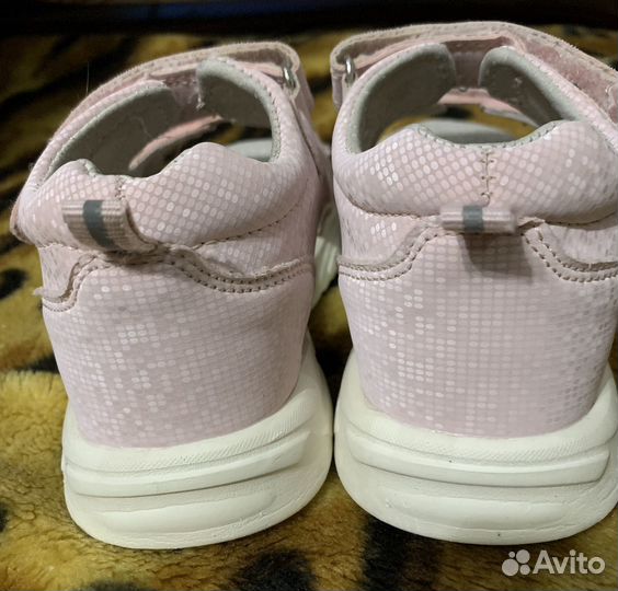 Сандалии для девочки