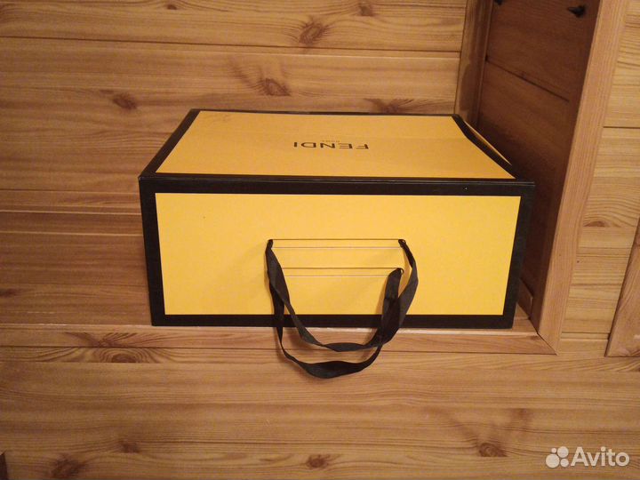 Коробка складная Fendi Roma с подписью
