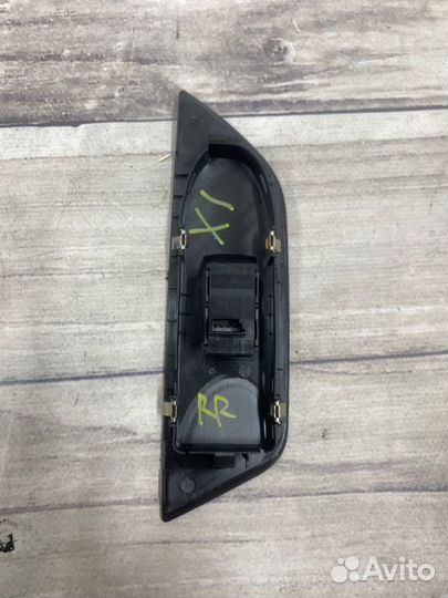 Кнопка стеклоподъемника задняя правая Bmw X1 E84