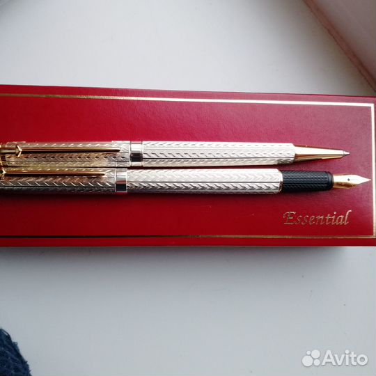 Перьевая и шариковая ручки essential