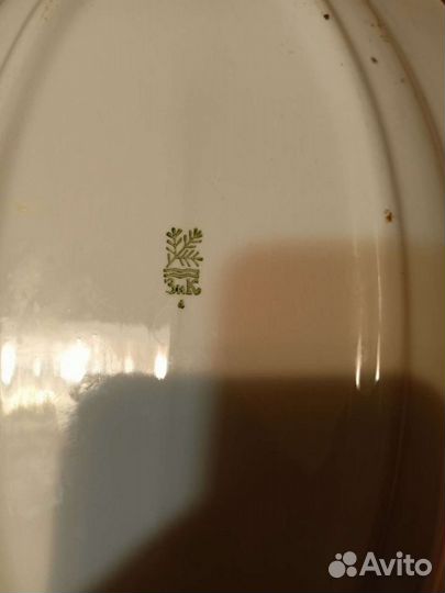 Фарфоровая посуда блюдо с золотой и синей каемкой