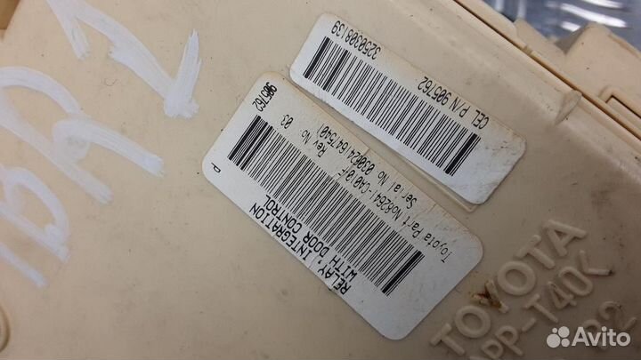 Блок предохранителей Toyota Avensis