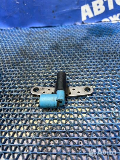 Датчик положения коленвала Renault Logan 1 седан