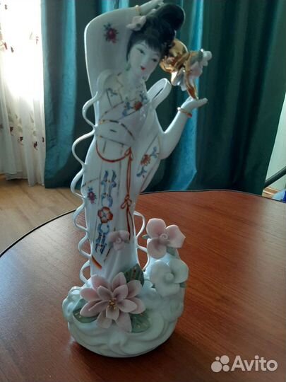 Статуэтка фарфор