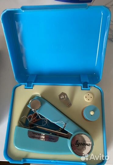 Портативная швейная машинка