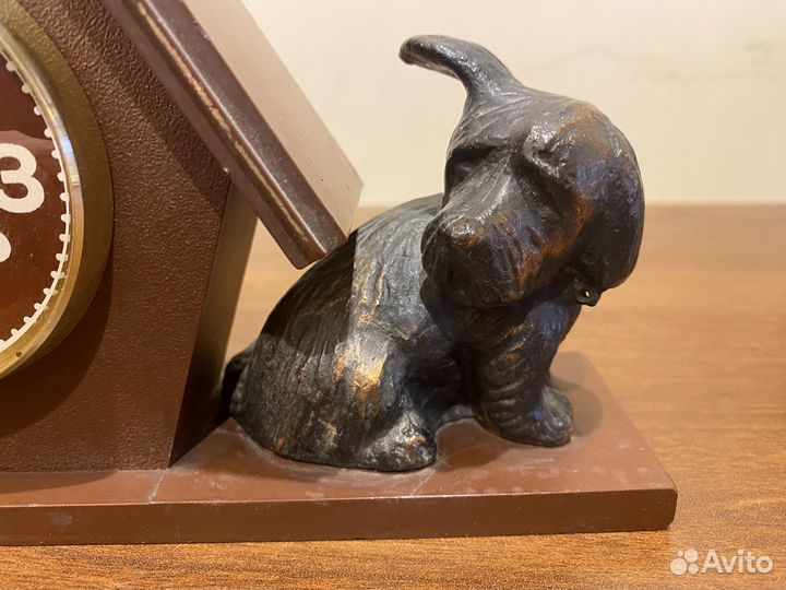 Настольные часы будка с собачкой