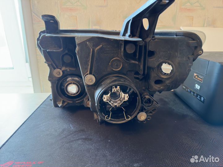 Фара передняя правая на pajero 4 ксенон ориг