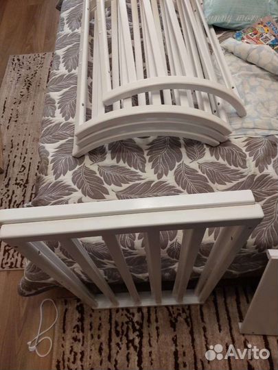 Детская кроватка люлька с маятником