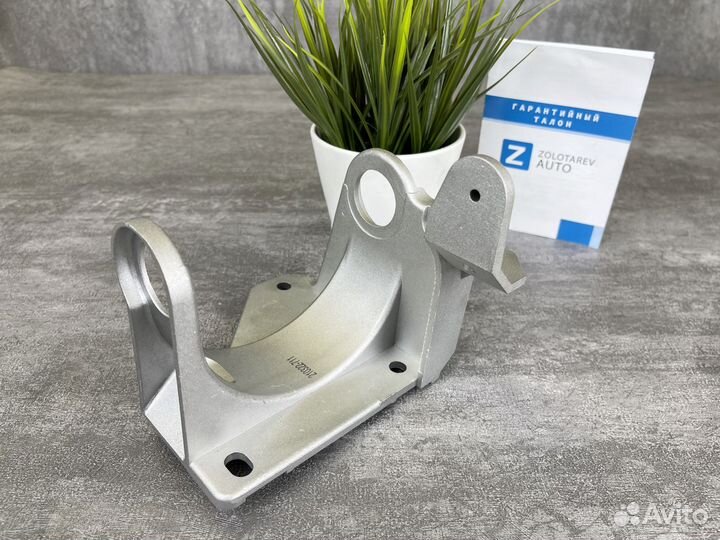 Крепеж крепления компрессора на Land Rover