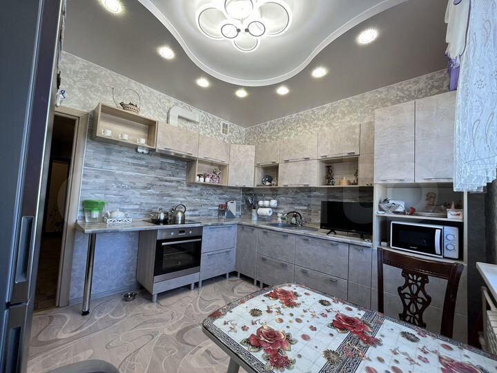 2-к. квартира, 64 м², 8/9 эт.