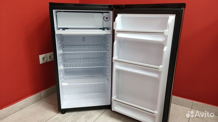 Холодильник Willmark XR-100SS