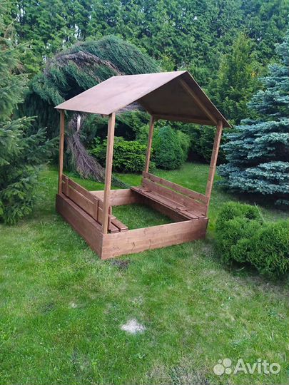 Песочница с крышей