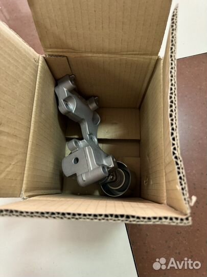 Натяжитель ремня Toyota Camry 3.5