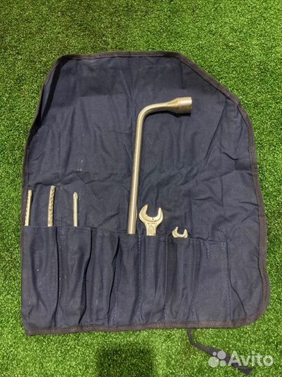 Набор дорожного инструмента Mercedes-Benz