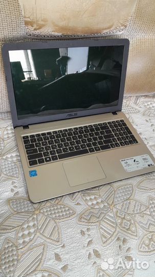Ноутбук asus в хорошем состоянии