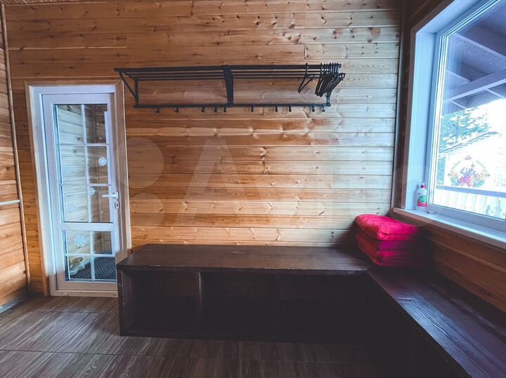 Коттедж 210 м² на участке 12 сот.