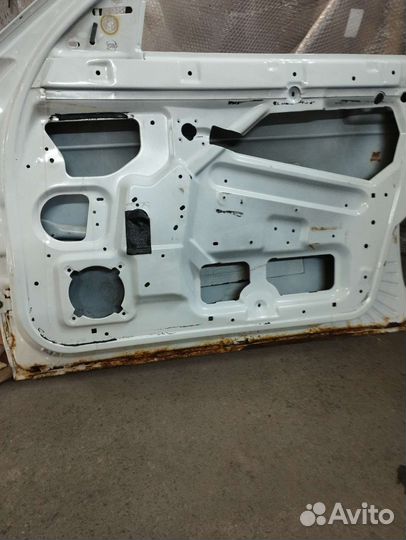 Дверь передняя правая priora