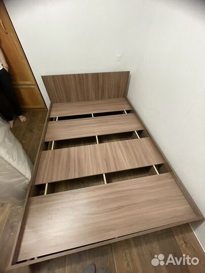 Кровать с матрасом 140 200