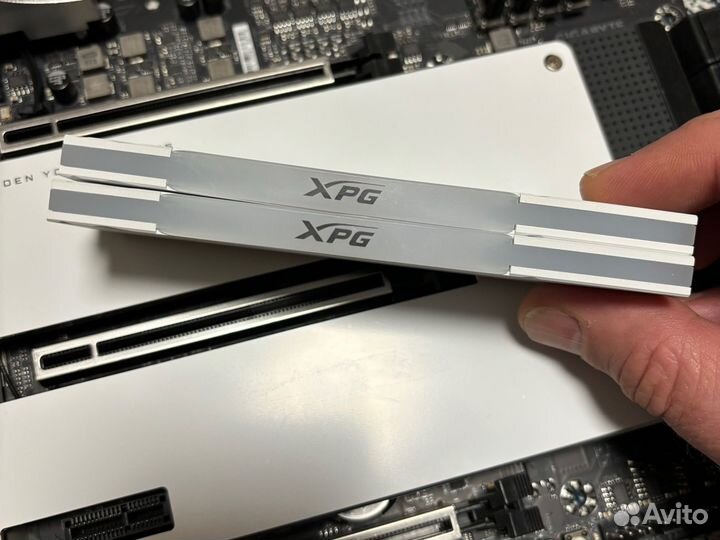 DDR4 XPG Spectrix D50 32Gb 3600MHz