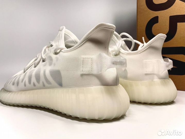 Кроссовки adidas yeezy boost белые