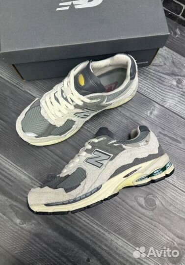 Светлые New Balance 2002R