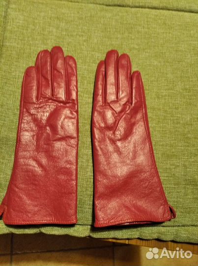 Продаются женские кожаные перчатки