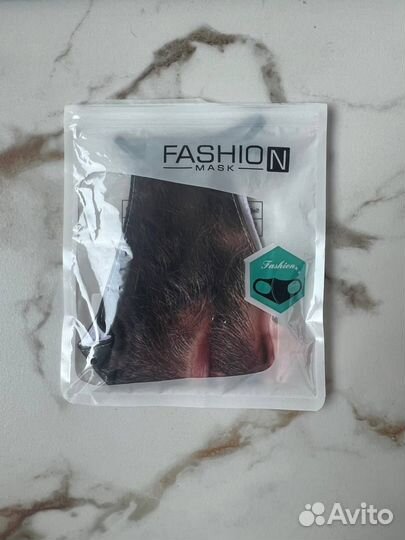 Новая маска с усами и бородой