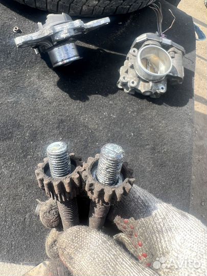 Распорки задних колодок VW Transporter T4 барабаны